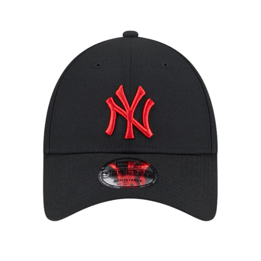 New Era New York Yankees 9FORTY Cap - Black/Scarlet